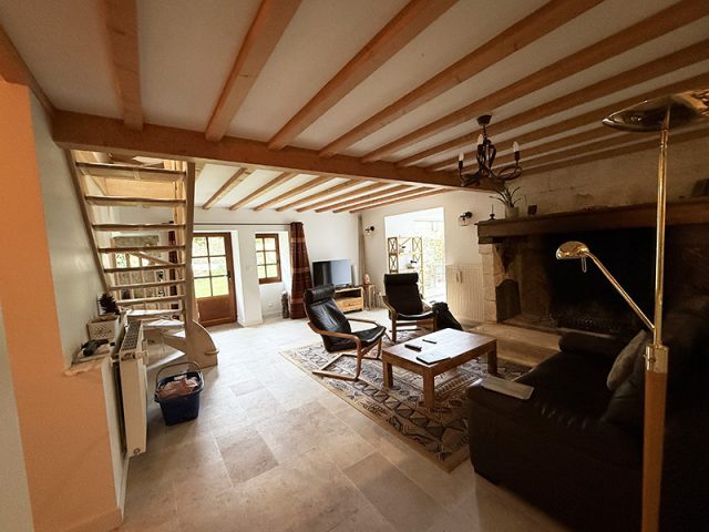 renovation-complete_brantome_salon_placo-platre-peinture-sol-plafond_yoan-meauxsoone-artisan_brantome-dordogne
