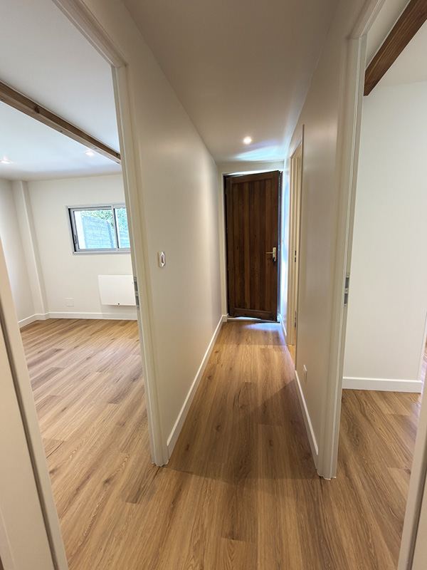 Rénovation complète pour cette habitation à Meschers-sur-Gironde : Travaux de plâtrerie, peinture, mur, plafond et sol